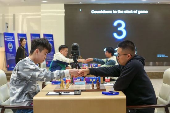 报道称，由于恩迪卡1月将离队参加非洲杯、斯莫林何时复出还不确定，因此罗马希望以低成本的方式补强后防，而博努奇成为了罗马的引援目标。